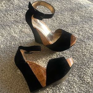 BeBe Wedge/Platform Shoe Size 8 Black /Cork in good condition